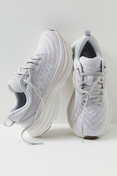 White Chunky Tennis Shoes, Cute Running Outfits For Women, Comfy Shoes For Work, Hoka Bondi 8 Women Outfit, Hokas Aesthetic, Hoka Shoes Woman Outfit, Hoka Trainers, White Hokas, Women’s Hoka Shoes