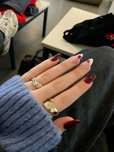 Nails Inspiration Red And White, White Red Nails Ideas, Red Gold And White Nails, Nails 2024 French Tip, Nails For Pale Hands, Nails White And Red, White Red Nails, Nails Inspiration Christmas, White And Red Nails