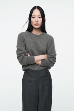 PURE CASHMERE JUMPER - GREY - COS Cos Cashmere Sweater, Cashmere Set, Timeless Sweater, Grey Knitwear, Formal Dress Code, Party Mode, How To Look Rich, Cashmere Jumper, Skirt Co Ord