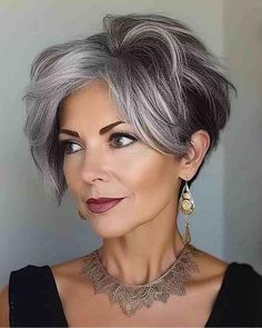 Quirky Hairstyles, Longer Pixie Haircut, Short Silver Hair, Short Grey Hair, Edgy Short Hair, Long Pixie, Sassy Hair, Haircut For Older Women, Hairstyles For Short Hair