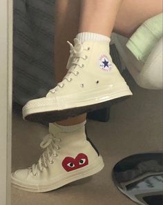 Tenis Aesthetic, Heart Converse, Tenis Converse, Trendy Shoes Sneakers, Dr Shoes, Shoes Converse, Converse With Heart, Shoe Inspo, Aesthetic Shoes