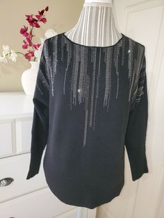 Black Hand, Flat Chest, Black Knit, Pullover Sweater, Pullover Sweaters, Sweater Outfits, Knit Sweater, Knitted Sweaters, Inside Out