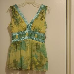 Nwt: Calla Sleepeless Lined Deep V Blouse Pleated Top With Side Zipper. Size: Small Color: Yellow, Green And Teal Smoke Free And Pet Free Home Deep V Blouse, Fairy Clothes, Pleated Top, Pleat Top, Sleeveless Blouse, Deep V, Side Zipper, Top Blouse, Cute Outfits