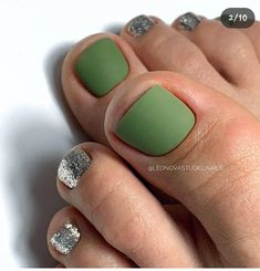 Green Toe Nails, Halloween Toe Nails, Fall Toe Nails, Spring Pedicure, Black Nails With Glitter, Green Nail Art, Squoval Nails, Toenail Polish