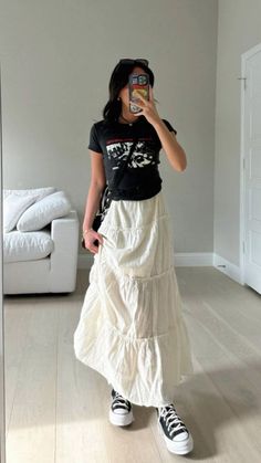 Spring Dress Up Outfits, Big Busted Petite Outfits, Maxi Skirt Outfit With Sweater, Style Inspo Grunge, Long Skirt Small Top Aesthetic, Grunge Outfits Maxi Skirt, Fun Pattern Outfits, Grunge Skirt Outfit Summer, Tee Shirt With Skirt Outfit