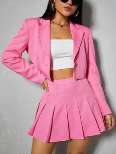 Pleated Skirt Blazer Outfit, Pink Skirt Outfits, Pink Dress Outfits, Look Rose, Outfits Retro, Couture Outfits, Single Button Blazer, Pink Skirt, Pink Outfits