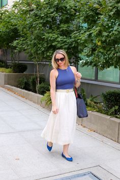 Avec Amber sharing one way to style a linen skirt this summer. Full post: https://avecamber.blogspot.com/2024/08/summer-outfit-linen-skirt.html Skirt Ootd, Sundress Season, Summer Storm, Blue Accessories, Skirt Summer, Summer Is Here, The 5th Of November, Linen Skirt