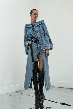 Denim Avant Garde, Deconstructed Denim Bottoms For Streetwear, Denim Haute Couture Runway, Deconstructed Denim Skirt, Chic High-rise Distressed Denim Skirt, Ropa Upcycling, Look Jean