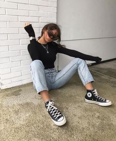 Simple Outfit With Converse, Black Converse Outfit Ideas Aesthetic, Black Converse Outfits Women, Black High Converse Outfit, Low Top Vans Outfit, Hi Cut Converse Outfit, High Cut Shoes Outfit Ideas, Converse 70s Outfit Woman, Outfit With Converse Shoes