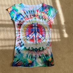 Practically Brand New Colorful And Vibrant Tee With Sparkles In Peace Sign By Romeo & Juliet Couture In Size Small. Romeo Juliet, Couture Tops, In Peace, Romeo And Juliet, Peace Sign, Blue Green, Tie Dye, Dye, Sparkle