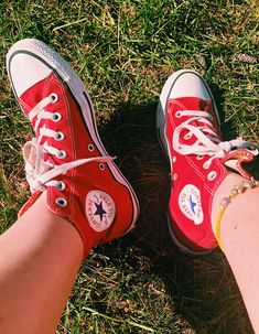 Shoe Coloring Pages, Red All Star, Red Converse, All Stars Converse, Outfits With Converse, Converse Sneakers, The Grass, Dream Shoes, Converse All Star