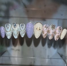 Intricate princess nails by vivxue Regency Era Inspired Nails, Bridgerton Inspired Nails Ideas, Royal Nail Art, Bridgerton Themed Nails, Princess Core Nails, Fairy Wedding Nails, Penelope Featherington Nails, Bridgerton Nails Design