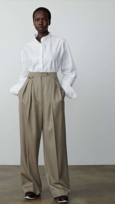 Wide Leg Slacks, Female Office, Suit Trousers, Style Crush, Office Lady, Office Ladies, Luxury Outfits, Manolo Blahnik, High Waisted Pants