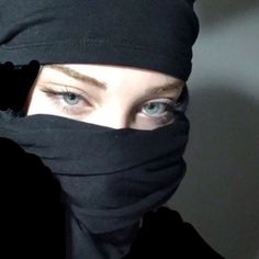 Hijabi Aesthetic, Muslimah Aesthetic, Grunge Girl, Hijabi Girl, Muslim Girls, Pretty Eyes, Cute Selfie Ideas