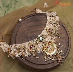 Gold Hasli Designs, Traditional Jewelry Antique, Vintage Indian Jewelry, Bridal Necklace Designs, Inexpensive Jewelry, Antique Necklaces Design, Choker Necklace Designs, Bridal Jewelry Vintage, Bridal Jewellery Design