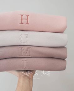 "Neutral simple monogrammed single initial embroidered sweatshirt! This monogrammed sweatshirt is perfect for gift giving. Monogram will be approx. 1 inch in height. Snuggle up in the coziest sweatshirt ever! This sweatshirt is so buttery soft and lightweight so it is perfect to wear year round. It's not super thick giving it a nice light weight feel.  Sweatshirt details:  - Bella & Canvas drop shoulder sweatshirt.  - Materials: airlume combed & ringspun cotton/polyster.  - Light weight sweatshirt so it is perfect for year round, this is NOT a thick heavy sweatshirt. - Unisex sizing so the sweatshirt will fit oversized like a men's fit, please refer to sizing chart in the display photos.  - I recommend your normal sizing in women's if you would like an oversized fit. Or size down one size Embroidery Machine Sweatshirt, Product Photography Sweatshirt, Embroidery Inspiration Clothing Sweatshirts & Hoodies, Monogram Sweatshirt Ideas, Sweatshirt Flatlay, Embroidered Sweatshirt Outfit, Birthday Personalised Gifts, Embroidered Name Sweatshirt, Monogram Clothes