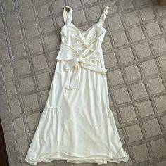 Vera Wang Dress Worn Once Tying Bow On The Waist Vera Wang Dresses, Wang Dress, Vera Wang Dress, Cream Dress, Vera Wang, Wearing Dress, Colorful Dresses, Midi Dress, Size 6