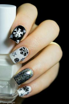 Nails Holiday Nails Diy, Snowflake Nail Design, Snowflake Nail Art, Holiday Nail Designs, Cute Christmas Nails, Finger Nails, Nails Polish