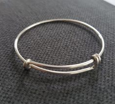 extra small sterling silver expandable bangle great size for children to teenagers  diameter approx 2" Diy Armband, Jewelry Charms Pendants, Jewelry Charms, Diy Bracelet, Accessories Jewelry, Diy Bracelets, Sterling Silber, Etsy Listing, Apparel Accessories