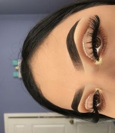 Makeup Cantik, Make Up Designs, Glitter Eye Makeup, Makijaż Smokey Eye, Edgy Makeup, Makeup Eye Looks, Matte Foundation, Photo Makeup, Makeup Obsession