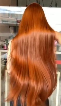 Long Ginger Hair, Pretty Red Hair, Red Hair Inspiration, Long Hair Images, Natural Red Hair, Hair Color Streaks, Red Hair Woman, Long Hair Pictures