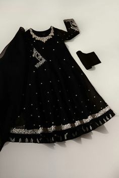 Black Dress For Kids, Diy Message, Pencil Trousers, Agha Noor, Latest Dress Design, Dressy Casual Outfits, Trendy Shirt Designs, Womens Trendy Dresses