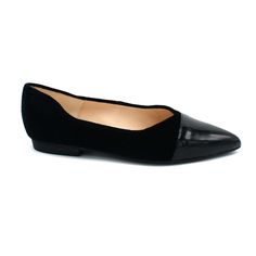 black patent pointed toe flats Velvet Flats, Pointed Toe Flats, Black Patent Leather, Make You Feel, Patent Leather, Favorite Outfit, Spain, Loafers, Velvet