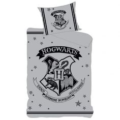 Harry Potter Single Duvet Set Hogwarts - Excellent Pick Single Beds, Harry Potter Merchandise, Hogwarts Crest, Stars Design, Beloved Book, Grey Quilt, Book Clothes, Quilted Duvet, Duvet Bedding Sets