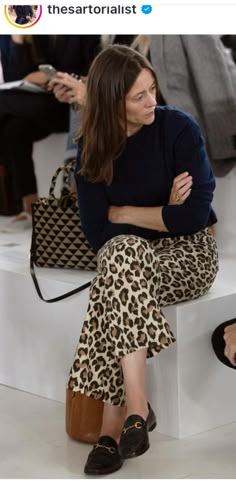 Leopard Pants Outfit, French Chic Style, Apple Body Shape Outfits, 2024 Clothes, Southern California Style, Body Shape Outfits, Apple Body Shape, 2024 Wishlist, Modern Closet