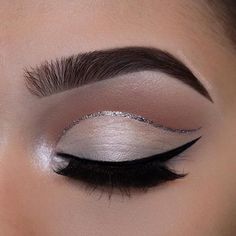 Glitter Brows, Contour Makeup Tutorial, Dramatic Eye Makeup, Eyeliner Black, Best Eyeliner, Glitter Eyeliner, Dramatic Eyes