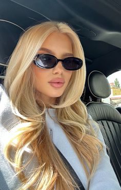 Silver And White Hair, Winter Hair Trends, Pretty Blonde Hair, Cinnamon Hair, Girl Sunglasses, Fashion Outfits Dresses, Dark Blonde Hair Color, Dark Brunette Hair, Outfits Dresses