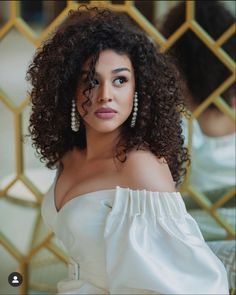 Wedding Looks For Curly Hair, Natural Curls Hairstyles Wedding, Bridal Hair Mixed Women, Wedding Hairstyles For Coily Hair, Curly Hair Wedding Styles Black Women, 3b Curly Wedding Hairstyles, Biracial Wedding Hairstyles, Mixed Girl Wedding Hairstyles, 3b Curly Hairstyles Ideas