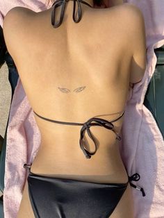 Aesthetic Wings Tattoo, Lizzie Young Aesthetic, Tattoo Inspo Aesthetic, Aesthetic Wings, Young Aesthetic, Redeeming 6, Wing Tattoos On Back, Small Girly Tattoos