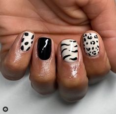 27 Hottest Zebra Print Nail Designs Right Now Rocker Nails, Peach Nail Art, Ruby Nails, Zebra Print Nails, Retro Nails, Basic Nails, Print Nails, Animal Nails