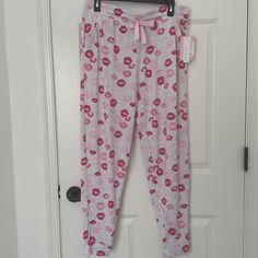 Nwt, Jaclyn Intimates Kissing Lips Jogger Sleep Pants, Wide Elastic Waistband, Tie Accent, High Waisted, Super Soft, Side Pockets. Pink Stretch Sleepwear With Elastic Waistband, Pink Stretch Bottoms For Bedtime, Pink Sleepwear With Elastic Waistband For Loungewear, Pink Sleepwear With Elastic Waistband For Lounging, Pink Sleep Bottoms Long Pants, Pink Elastic Waistband Bottoms For Bedtime, Pink Long Pants For Bedtime, Pink Bottoms With Elastic Waistband For Sleepover, Pink Stretch Pants For Sleepover