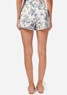 FINAL SALE Fully lined and featuring an elasticated waist with tie, these luxurious Jillian Linen Shorts in Stone Wash Floral are both tasteful and comfortable. With slash pockets at the front and a relaxed fit, they are perfect for any occasion. Exuding an air of elegance, these shorts have a 2 3/4 inseam and are made from a blend of linen and cotton for a chic and sophisticated look. Designed for the modern woman, they are available in True to Size and can be easily cleaned with dry cleaning a Cami Nyc, Linen Short, Floral Color, Linen Shorts, Body Measurements, Modern Woman, Fabric Care, The Modern, Final Sale