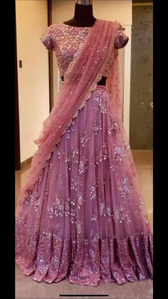 April Outfit Ideas, Outfits Simples, Outfit Casual Mujer, Chic Prom Dresses, Affordable Outfits, Party Wear Gowns, Wedding Lehenga Designs