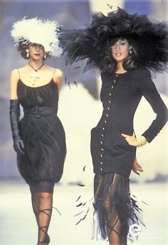 Yasmeen Ghauri & Christy Turlington @ Chanel Couture | Spring/Summer 1992 90s High Fashion, Chanel 90s, Lagerfeld Chanel, 00s Runway, Yasmeen Ghauri, Yasmin Le Bon, Chanel Runway, Model Behavior