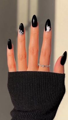 Black Nails With Halloween Design, Spooky Halloween Nails Coffin Shape, All Black Halloween Nails, Halloween Nails Acrylic Coffin Short, Pretty Halloween Nails Acrylic, Boho Halloween Nails, Halloween Nail Designs Black, Subtle Halloween Nails, Halloween Nails Coffin