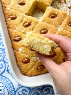 Basbousa Recipe, Middle Eastern Dessert, Arabic Dessert, Middle East Recipes, Semolina Cake, Middle Eastern Desserts, Chinese Recipe, Arabic Sweets