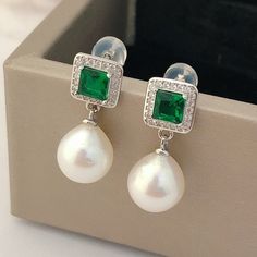 Green square Emerald and Freshwater Pearl Earrings. Pearl Drop earrings, evening earrings for special occasions. Also would be the perfect pair as wedding earrings.  These classically designed earring are made with Green emerald and Teardrop shaped genuine Fresh Water Pearls. 💎 Gem Stone: Grade AAA Freshwater Pearls, Green Emeralds with small clear topaz gemstones.  💎 Gemstone Shape: teardrop   💎 Material: Sterling Silver 『 Other Precious metal are available in white gold, rose gold or yellow Emerald Earrings Wedding, Evening Earrings, Earrings Emerald, Green Square, Freshwater Pearl Earrings, Free Gems, May Birthstone, Freshwater Pearls Earrings, Emerald Earrings