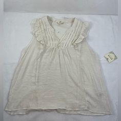 ** This Item Is New With Tags But Comes With A Few Stains See Photos For Details*** Flowy Sleeveless Cotton Blouse, Flowy Sleeveless Blouse Tops, Flowy Sleeveless Blouse Casual Top, Casual Flowy Sleeveless Blouse, Flowy Sleeveless Blouse, Casual Style, Tank Top Blouse, White Tank Top, White Tank, Color White