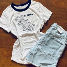 Old Navy Graphic Tee. Nwt White Screen Print Tops For Day Out, Cotton Screen Print Tops For Day Out, Cotton Screen Print Top For Day Out, Cotton Graphic Print Top For Day Out, Graphic Print Cotton Top For Day Out, White Cotton T-shirt For Day Out, Cotton Top With Graphic Print For Day Out, Cotton Tops With Text Print For Day Out, Old Navy Tops