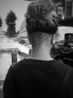 I'd like to maybe do something like this whenever I decide to cut my hair... maybe. Undercut Triangle, Shornnape Undercut, Wallpaper On Wall, 3d Desktop Wallpaper, Women Undercut, Undercut Designs