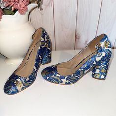 Tory Burch Elizabeth Metallic Floral Brocade Round Toe Pumps Size 5 Block Heel Description: The Tory Burch Elizabeth Metallic Floral Brocade Round Toe Size 5, Block Heel Pumps Are Exquisite And Eye-Catching. They Feature A Brocade Textile Upper In Vibrant Blue Colors, Adorned With Gold-Tone Hardware. The Round Toe And Block Heel Add A Touch Of Elegance. The Pumps Are Constructed With Covered Toes And Leather Insoles, Featuring The Tory Burch Brand Label. The Leather Outer Sole Ensures Durability And Quality. Tory Burch Is Known For Her Bohemian, Preppy, And Young Luxe Style. She Effortlessly Combines Glamour With Trends, Resulting In Fresh And Modern Designs. Pair These Pumps With A Sil Silk Cocktail Dress, Round Toe Pumps, Tory Burch Shoes, Blue Gold, Block Heels, Shoes Women Heels, Tory Burch, Shoes Heels, Pumps