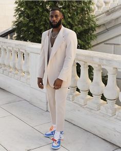 Sport Chic Outfit Men, Suits With Nike Sneakers Men, Dunks With Suit Men, Jordan 1 Suit Outfit, Men Suits And Sneakers, Suite With Sneakers Men, Jordan 1 With Suit Men, Sneaker Suit Outfit Men, Suits With Jordans Men