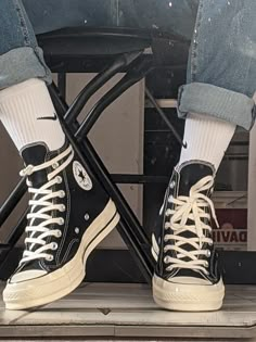 Chuck 70s Aesthetic, Shoes Men Converse, Retro Converse Outfit, Mens Shoes Converse, Mens Shoe Aesthetic, Shoes Aesthetic For Men, Converse Shoes Men Outfit, Aesthetic Sneakers Vintage, Converse On Men