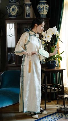 Qipao Outfit, Cheongsam Outfit, Chinese Historical Fashion, Asian Traditional Fashion, Chinese Cheongsam, Chinese Style Dress, Qipao Cheongsam, Cheongsam Dress, Chinese Clothing