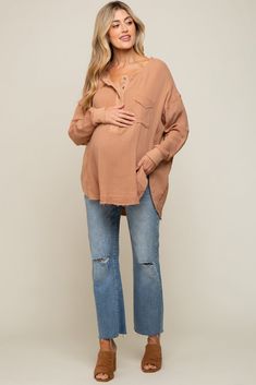 Mocha Lightweight Button Front Maternity Tunic – PinkBlush Fall Maternity Outfits For Work, Thanksgiving Outfit Maternity, Cute Winter Maternity Outfits, Maternity Spring Fashion, Fall Outfits For Pregnant Women, 2024 Maternity Fashion, Pregnant Casual Outfits, Fall Maternity Outfits Casual, Thanksgiving Maternity Outfit