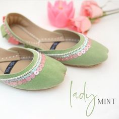 Footwear Shoot, Khussa Designs, Bridal Sandals Heels, Elegant Shoes Heels, Pearl Heels, Fancy Footwear, Diy Sandals